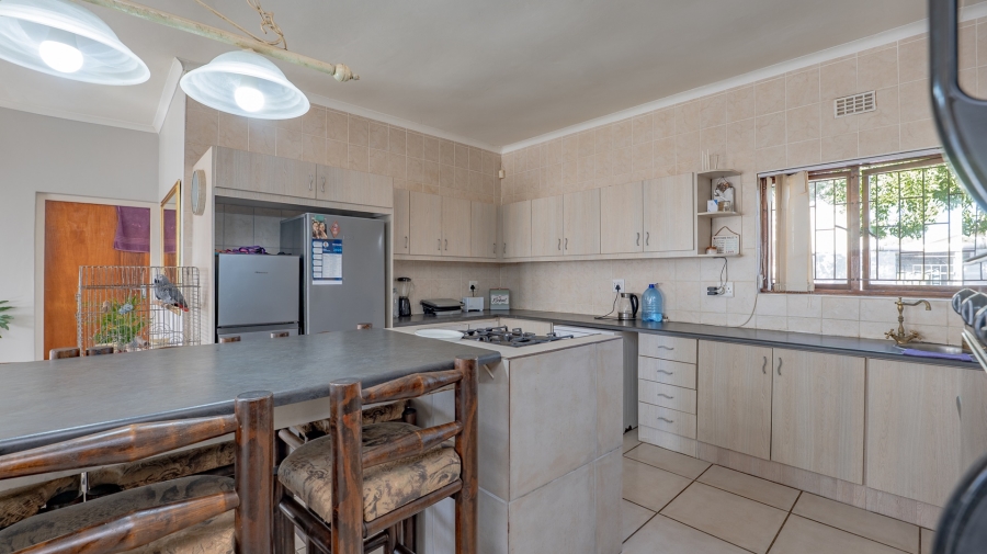 4 Bedroom Property for Sale in Struisbaai Western Cape